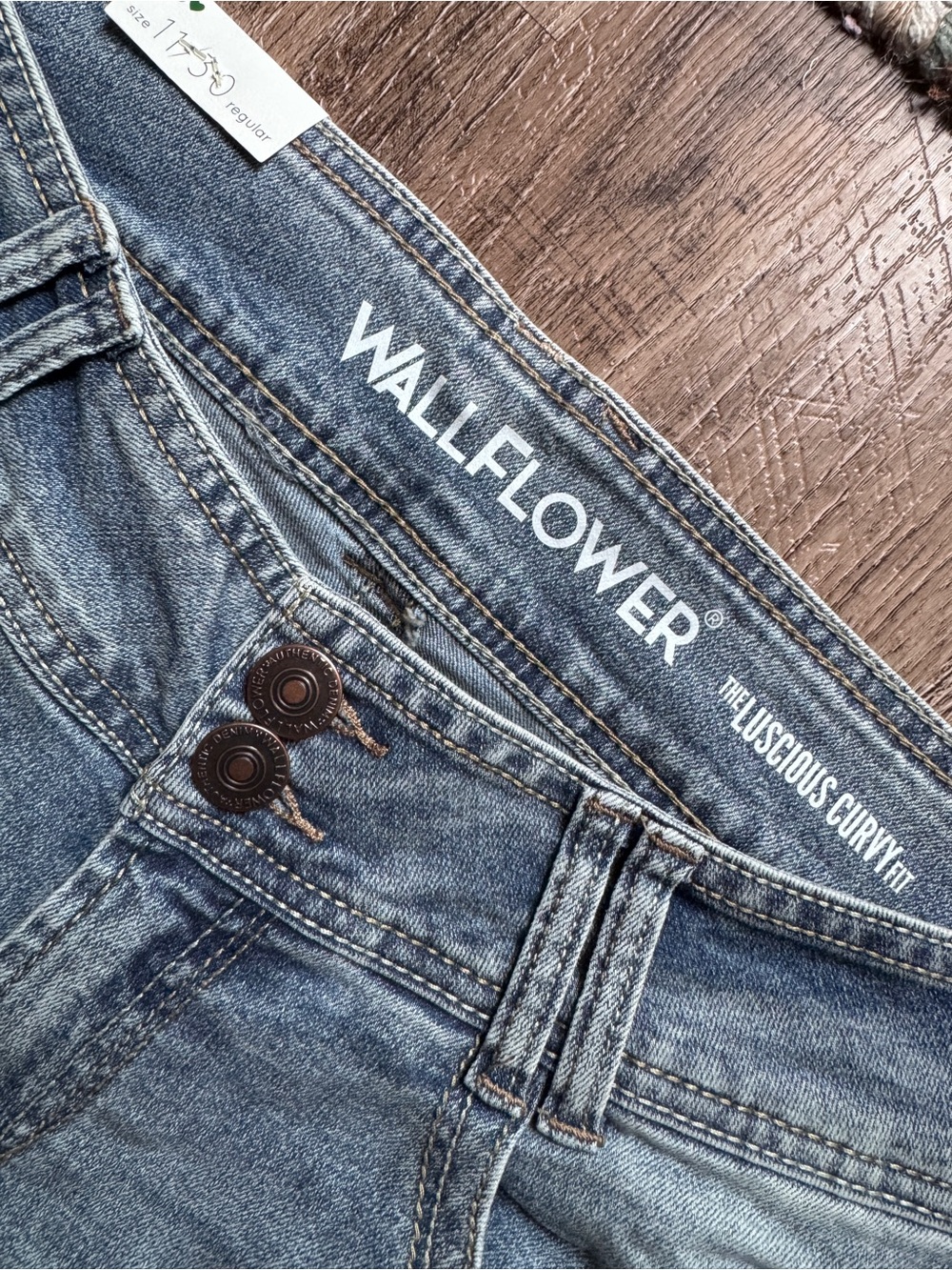 WallFlower Light Wash Luscious Curvy Women’s Bootcut Jeans Size 11/30